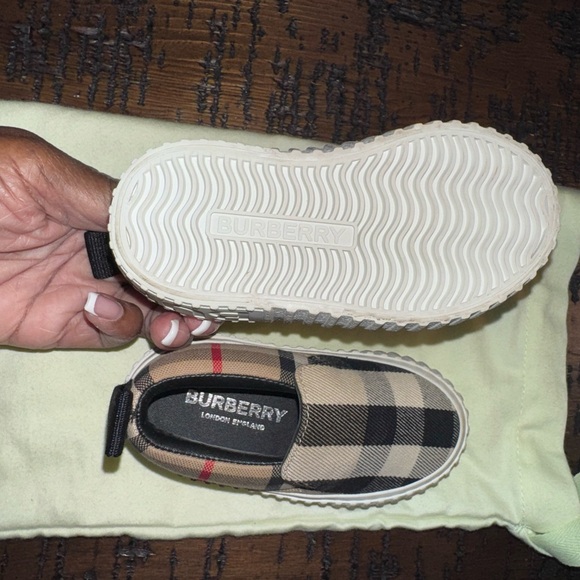 Authentic Burberry toddler shoes - Picture 6 of 6